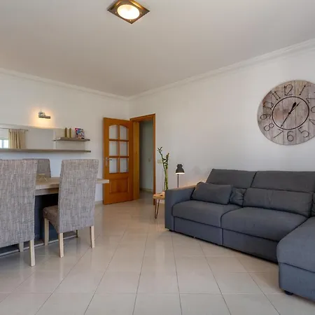 Premium T1 Apartment, Spacious, 3 Min Driving Distance From The Apartmán