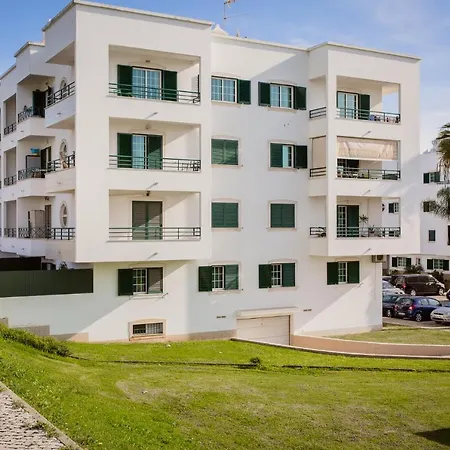 Premium T1 Apartment, Spacious, 3 Min Driving Distance From The Apartmán *