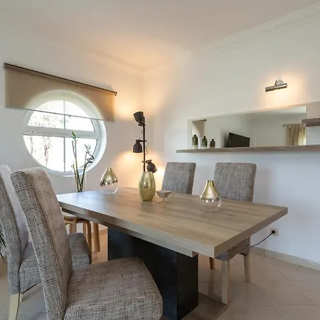 Apartmán Premium T1 Apartment, Spacious, 3 Min Driving Distance From The *