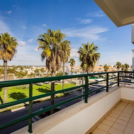Premium T1 Apartment, Spacious, 3 Min Driving Distance From The *