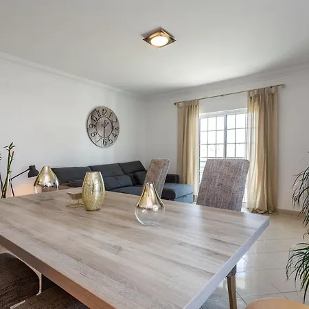 Premium T1 Apartment, Spacious, 3 Min Driving Distance From The Albufeira