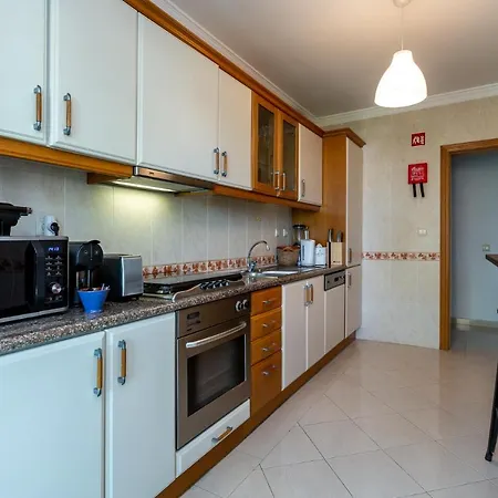 Premium T1 Apartment, Spacious, 3 Min Driving Distance From The *